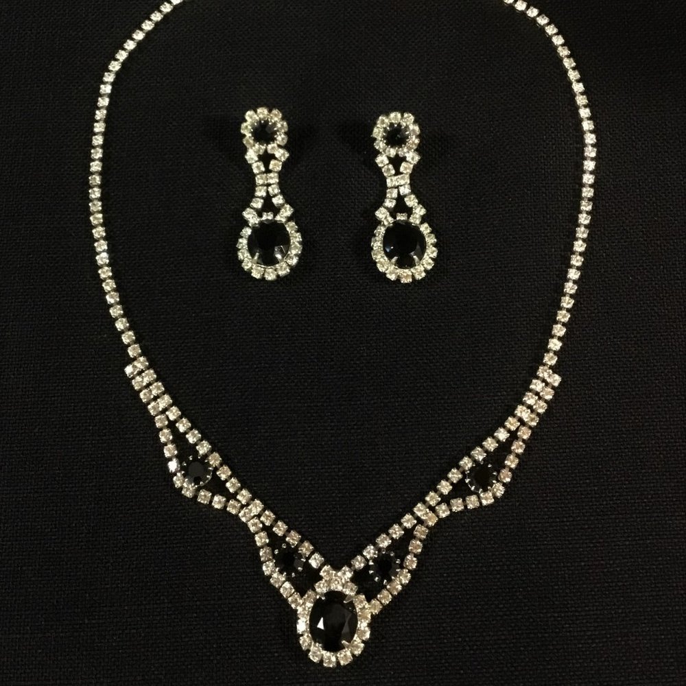 Glamorous Black Stones and Crystals Set